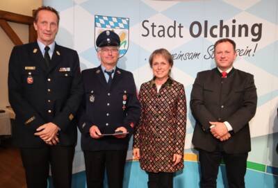 Stefan Kern mit Kreisbrandinspektor, stellv. Landrätin und Feuerwehrreferent