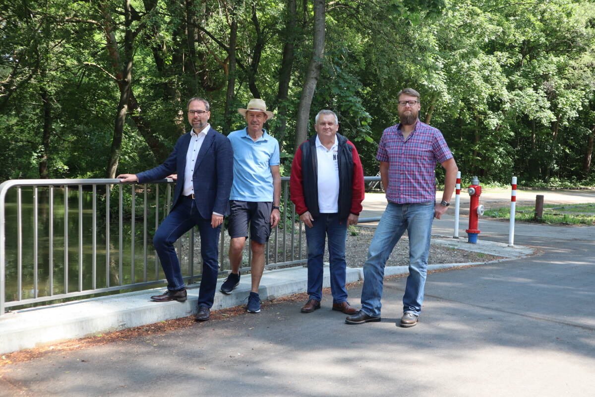 neue Toni März Brücke Gruppenfoto