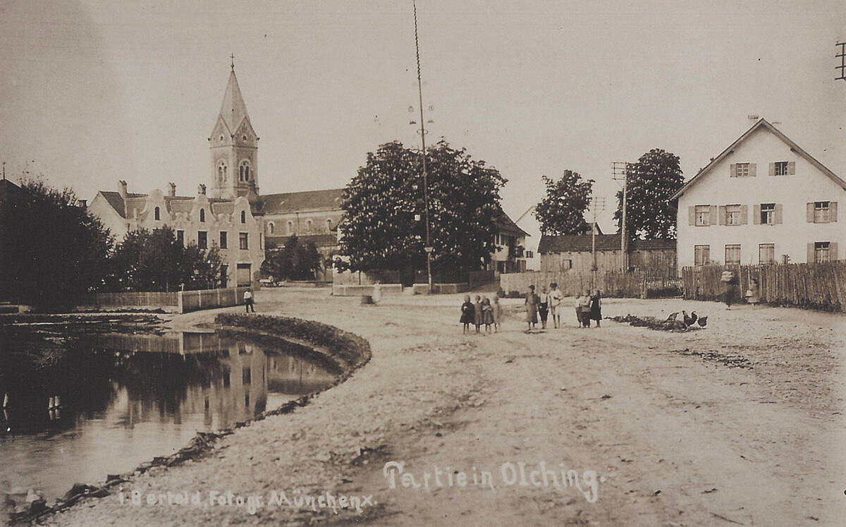 Dorfpartie mit Kaufhaus Kahn