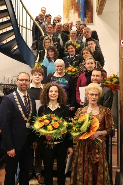 Gruppenfoto aller Geehrten und Laudatoren